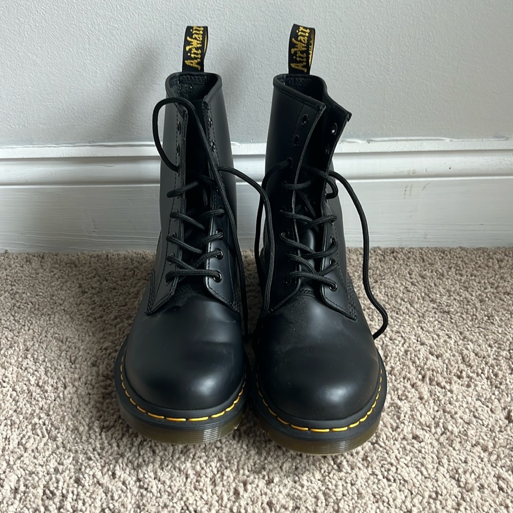 Women’s doc martens size 9